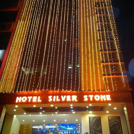 Hotel Silver Stone Ludhijána Kültér fotó
