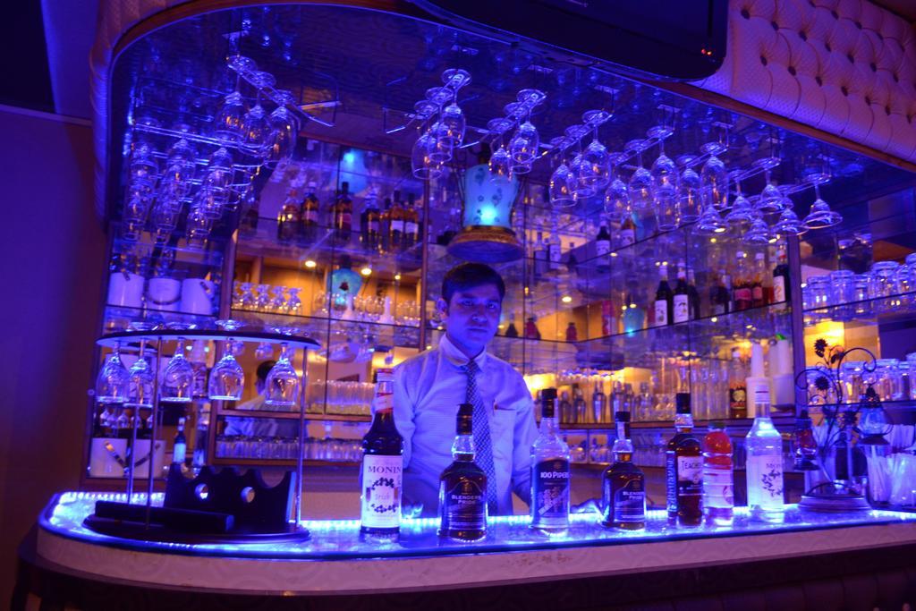Hotel Silver Stone Ludhijána Kültér fotó