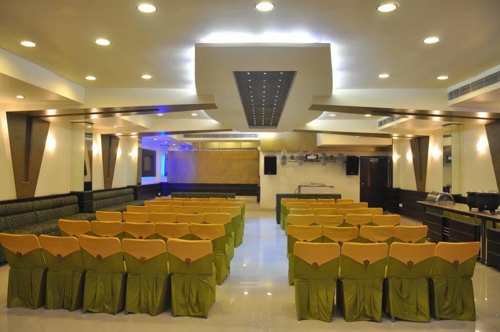 Hotel Silver Stone Ludhijána Kültér fotó