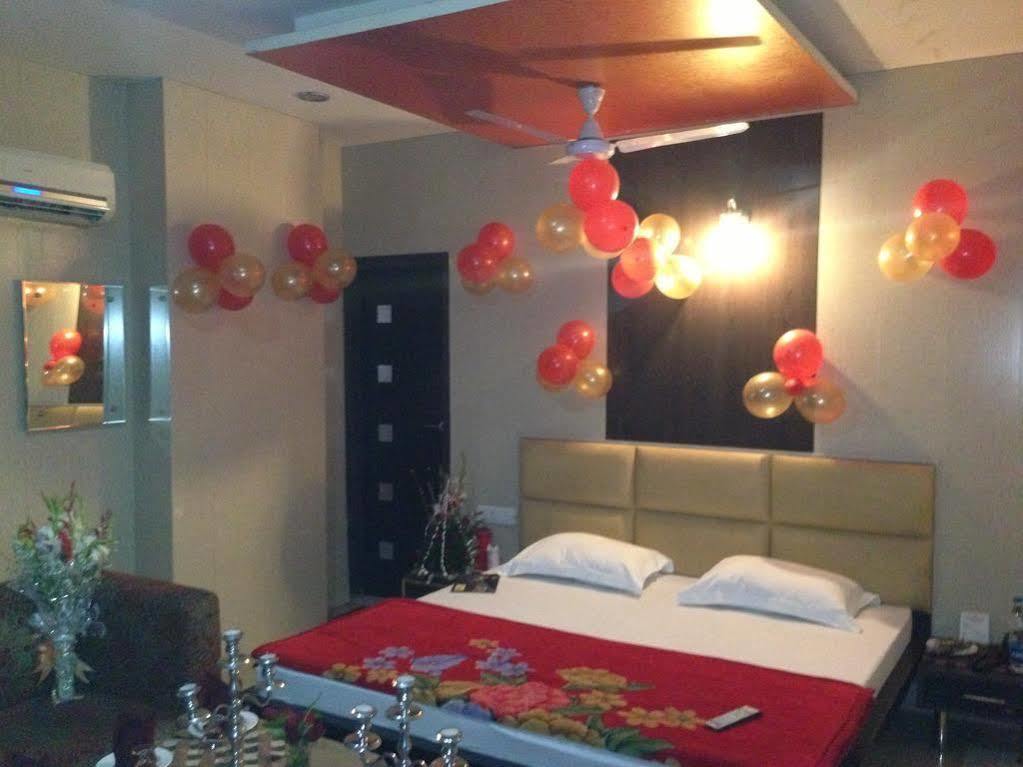 Hotel Silver Stone Ludhijána Kültér fotó