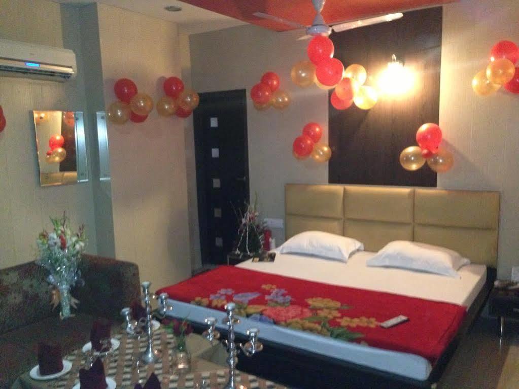 Hotel Silver Stone Ludhijána Kültér fotó